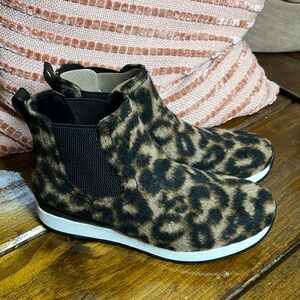 NWT BOC Kara Shoes Leopard Print Slip On- 7‎